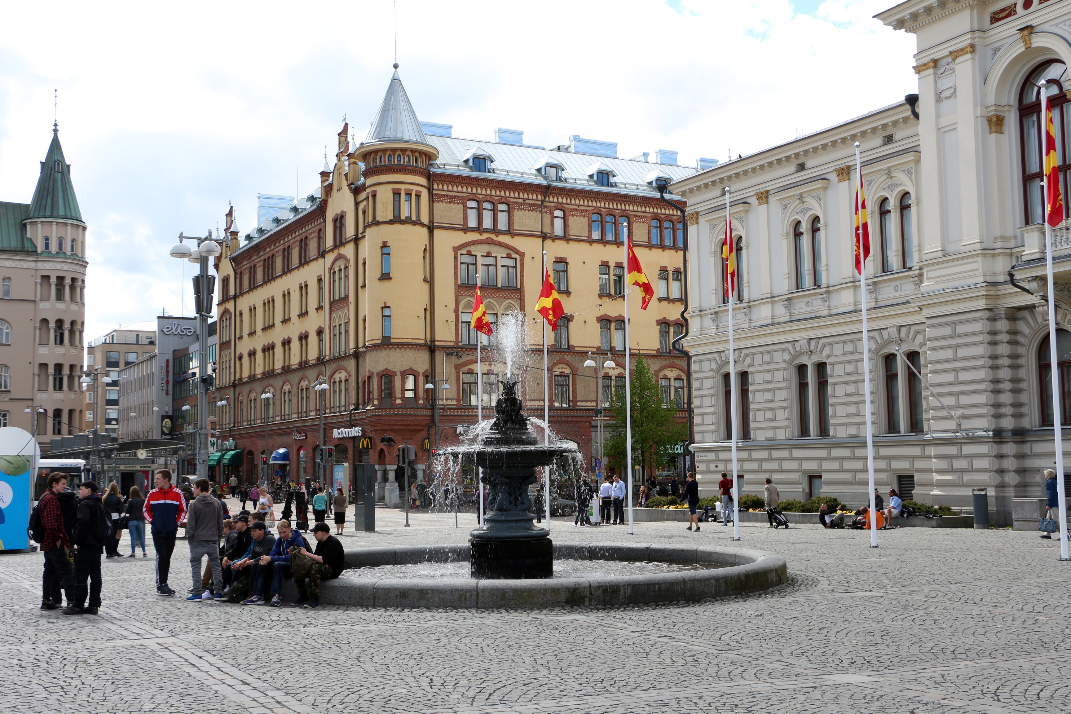 Tampere,_piazza_keskustori.JPG